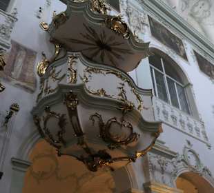 Die prächtig ausgestattete Abteikirche St. Peter