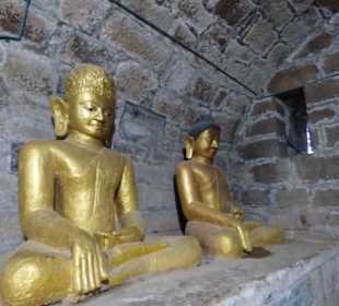 In jeder Nische, überall Buddhas