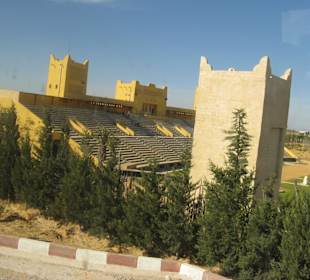 Tribüne der Show am Abend