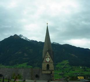 Die sichtbare Kirche in der Ortschaft Felbern