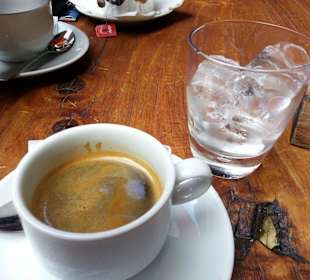 Eiskaffee in Jameos del Agua