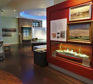 Gang durch die Ausstellungsräume des Museums