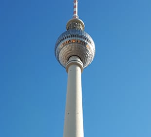 Strahlendblauer Himmel über der Hauptstadt 