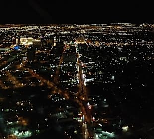Widok z wieży na Las Vegas nocą