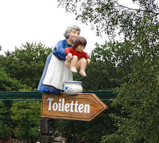 Zu den Toiletten