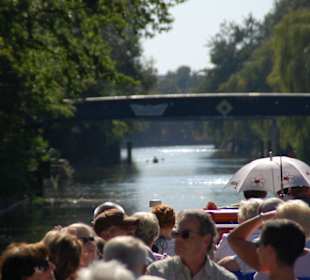 Bitte die Köpfe einziehen