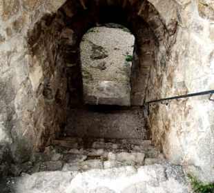 Runter gewaltige Treppen