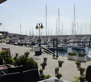 Komerz im Hafen von Puerto Calero