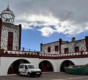 Innenhof des Leuchtturm mit Toiletten