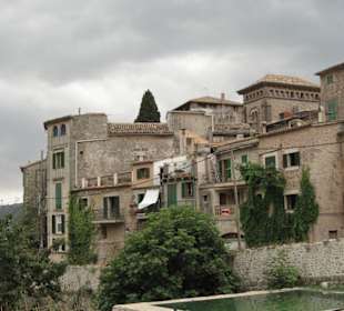 Kamienice w miasteczku valldemossa