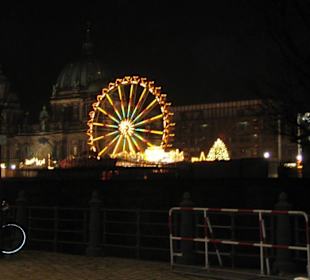 Weihnachtsmarkt am "Alex" 12/05