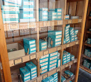 Im Lager der Ventilfabrik