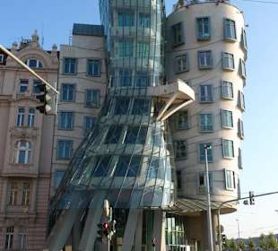 Танцуюший дом