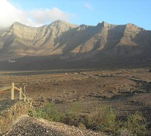 Widok z plaży na góry