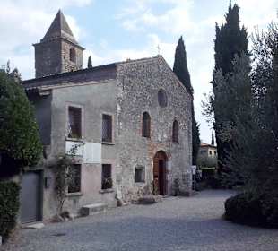 La chiesa di S,Pietro dietro l'hotel