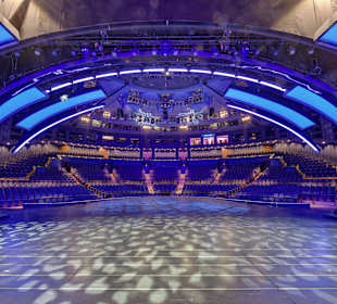 Fast 2000 Sitzplätze