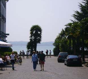 "Straße" mit Blick auf See