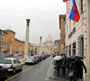 Der feuchte Weg zum Petersdom