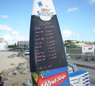 Surfbrett am Maho Beach