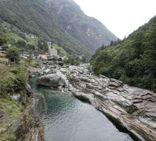 Verzascafluss beim Dorf Sonogno