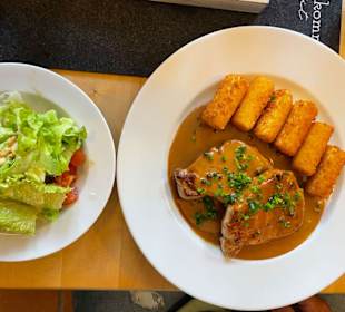 Schweinerückensteak mit Kroketten