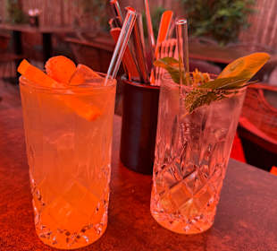 Getränke (Ingwer-Orange bzw. Basilikum-Minze)