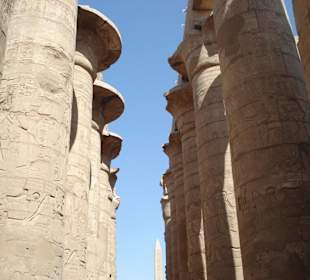 Kolumny sięgające nieba