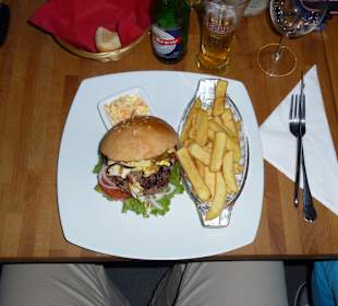 Hamburger mit Pommes