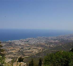 Blick aufs Meer und nach Girne