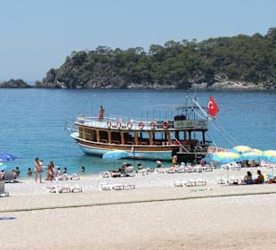 Ausflugsboot am Belcekiz Strand