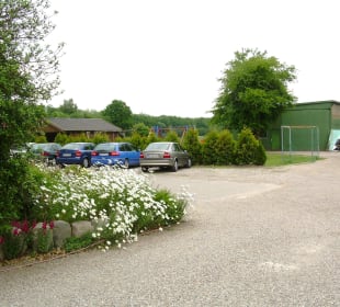Weg zum Parkplatz und Spielplatz Pension Fasanenhof Schwoon