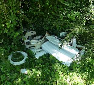 Kleine Verunstaltung und Müllablagerung