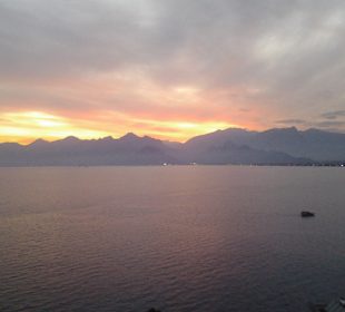 Sonnenuntergang hinter dem Taurusgebirge.