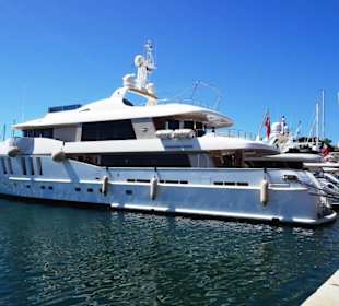 Rundgang durch den Yachthafen von Bandol