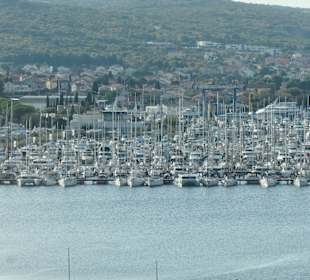 Yachthafen in der Bucht von Punta