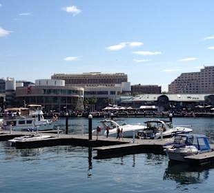 Blick zu den Hotels und dem Shoppingcenter