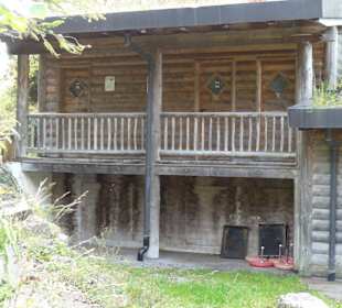 Im Sommer geöffnete Toiletten