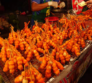 Auf dem Nachtmarkt von Kanchanaburi