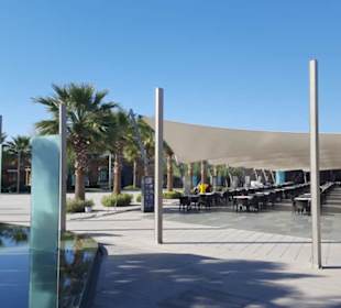 Shopping & Restaurants