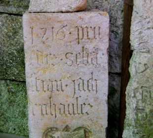 Grabsteine jüdische Inschrift