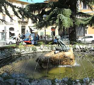 Platz mit Brunnen