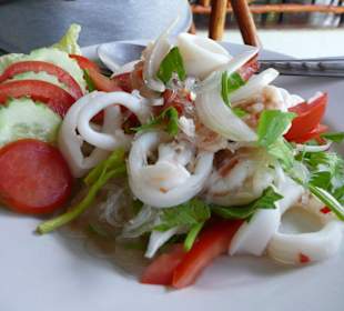 Meeresfrüchte Salat mit Glasnudeln