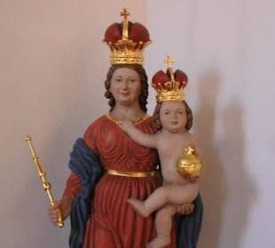 Maria mit Jesuskind - eine sehr alte Statue 