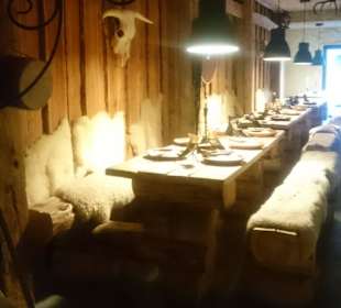 Tafeln im Kellerbereich