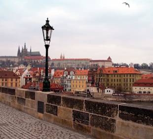 Blick von der Karlsbrücke auf die Prager Burg