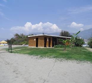 Dusch- & Toilettenhäusschen am Strand