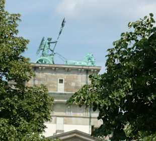 Brandenburger Tor: Blick vom Süden / Ebertstraße