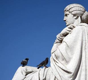 An der Statue König Pedro IV