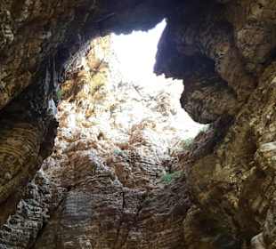 Höhle am Strand