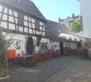 Außenansicht des Restaurants mit Gartenwirtschaft
